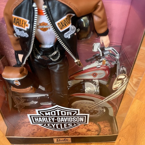 1999 MATTEL HARLEY DAVIDSON MOTORCYCLES COLLECTOR EDITION BARBIE DOLL 25637 - Picture 7 of 7